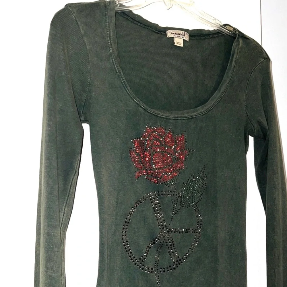 One World Olive Green Vintage Wash Ribbed Rose Peace Design Top - Picture 4 of 13